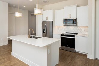 Chamblee City Heights Apartments in Chamblee, GA - Foto de edificio - Building Photo