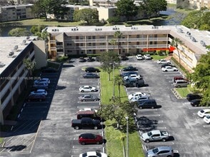 5961 NW 61st Ave in Tamarac, FL - Building Photo - Building Photo