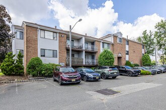 Edison Woods in Edison, NJ - Building Photo - Building Photo