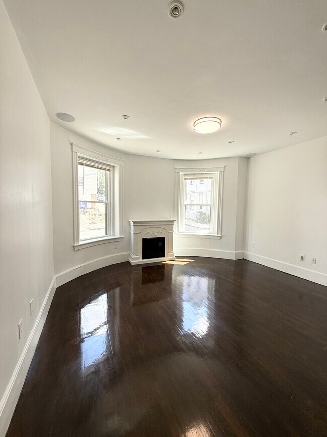 11 Cameron St, Unit 1 in Brookline, MA - Building Photo - Building Photo