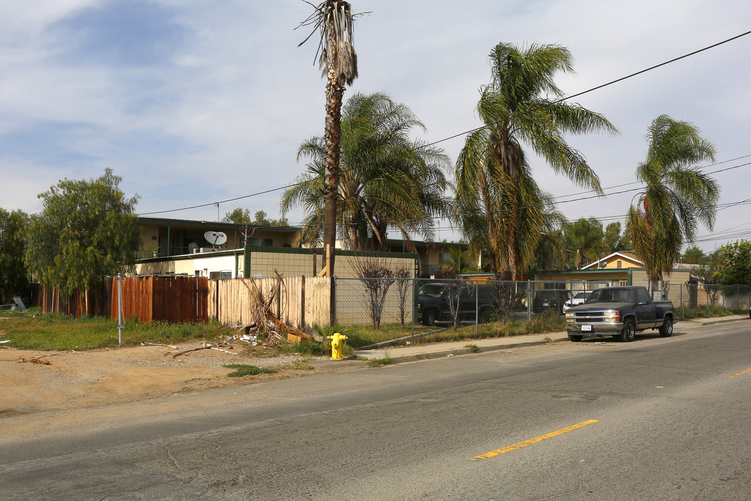 10753-10761 Wells Ave in Riverside, CA - Building Photo