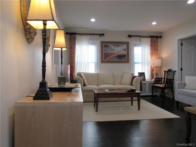 242 William St in Port Chester, NY - Building Photo - Building Photo