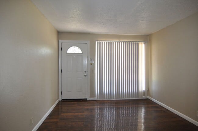 1319 Barbara St in Mesquite, TX - Building Photo - Building Photo