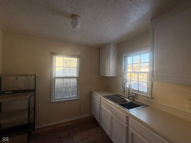 3448 Kinnear Ave in Indianapolis, IN - Building Photo - Building Photo