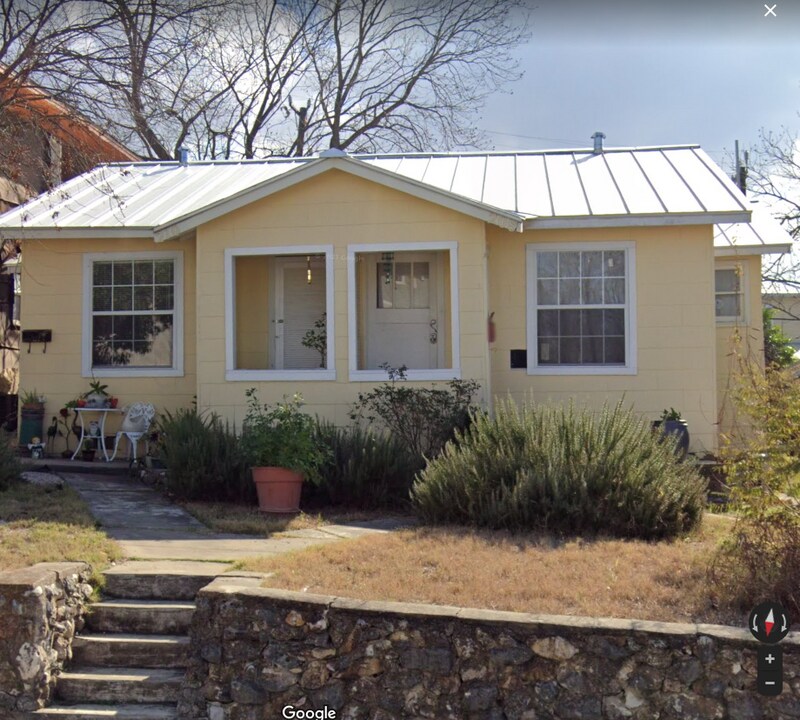 208 Claremont Ave, Unit A in San Antonio, TX - Building Photo