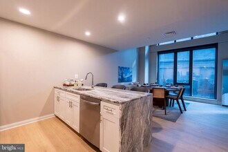 2301 John F Kennedy Blvd in Philadelphia, PA - Building Photo - Building Photo