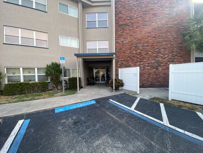 3100 Harbor Blvd, Unit 3100 Harbor Blvd Unit 315 in Port Charlotte, FL - Building Photo - Building Photo