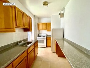 585 Isham St in New York, NY - Building Photo - Building Photo