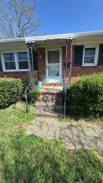 1701 Phillips Ave in Greensboro, NC - Building Photo