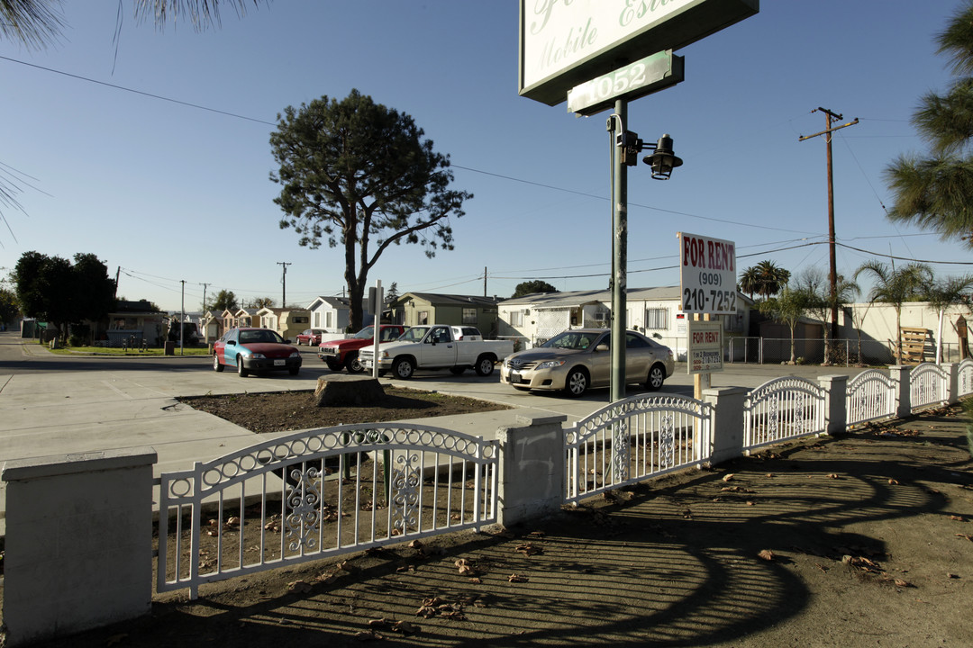 1052 E Mission Blvd in Pomona, CA - Building Photo