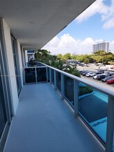 7501 E Treasure Dr, Unit 3J in North Bay Village, FL - Building Photo - Building Photo