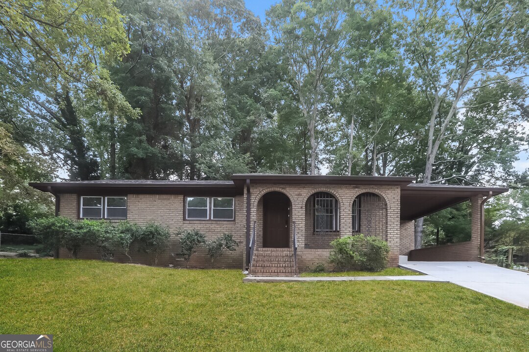 613 San Pablo Ct in Stone Mountain, GA - Building Photo