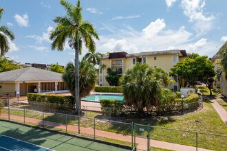 Capri Gardens Condominiums in Miami, FL - Building Photo - Building Photo