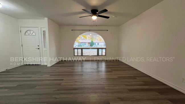 1420 N Country Club Cir in Carlsbad, NM - Foto de edificio - Building Photo