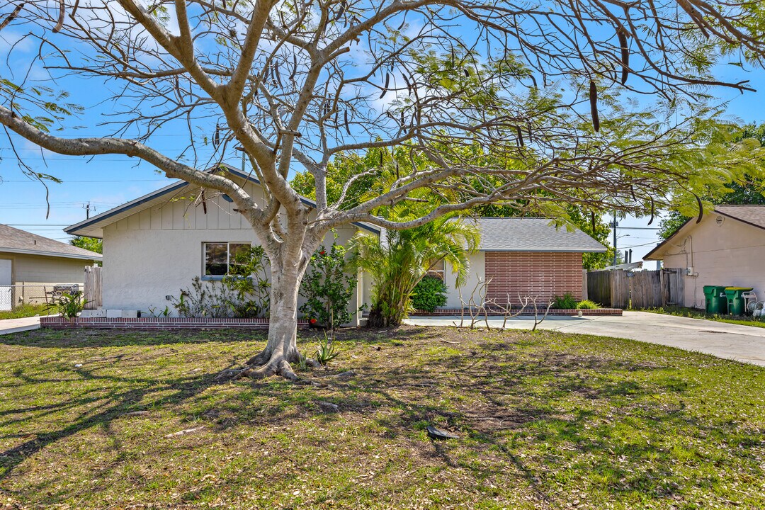 1800 Carlton St in Merritt Island, FL - Building Photo