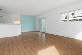 68080 Risueno Rd in Cathedral City, CA - Foto de edificio - Building Photo