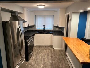 215 Fay Rd, Unit 1 in Syracuse, NY - Building Photo - Building Photo