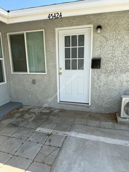 45424 5th St E in Lancaster, CA - Building Photo