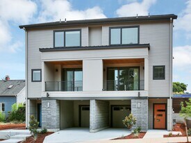 1711 SE Ramona St in Portland, OR - Building Photo