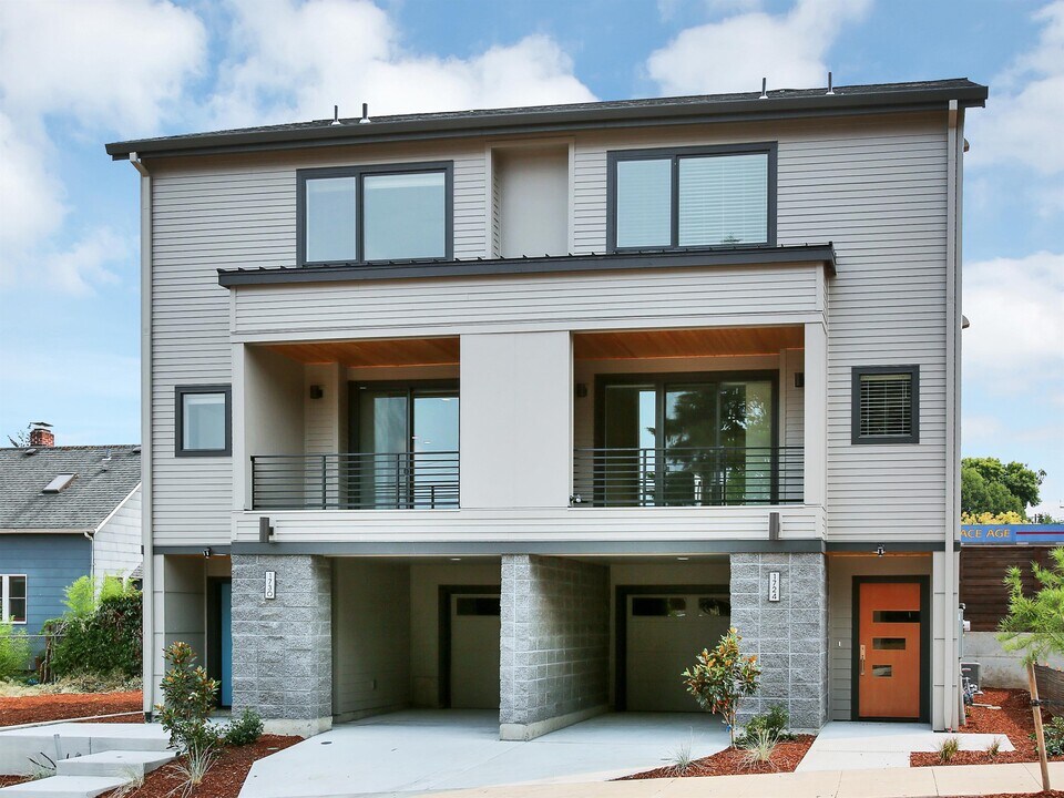 1711 SE Ramona St in Portland, OR - Building Photo