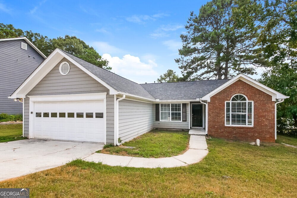 2081 Wedgewood Dr in Stone Mountain, GA - Building Photo