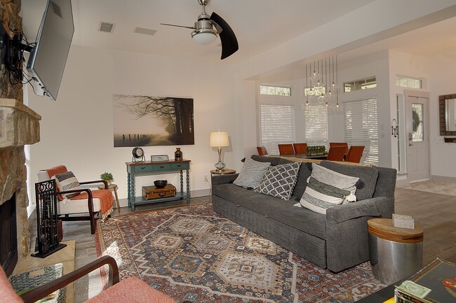 property at 182 N Valley Oaks Cir