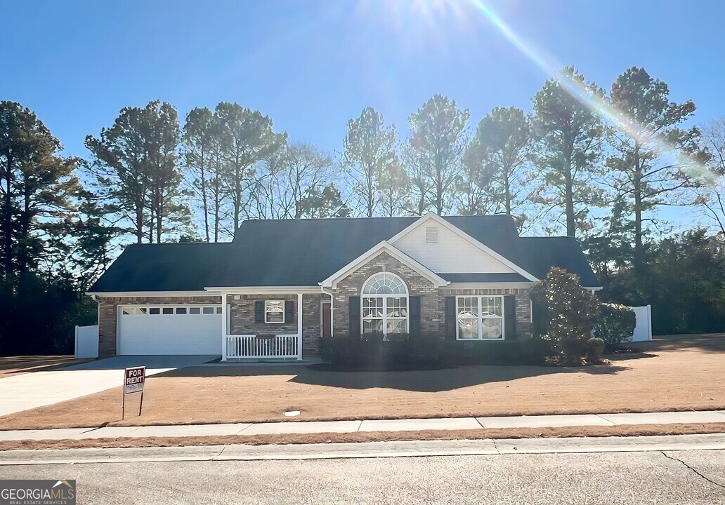 220 Brookstone Dr SW in Calhoun, GA - Building Photo
