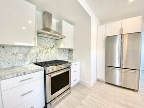 807-809 Croft Ave in Los Angeles, CA - Foto de edificio - Building Photo