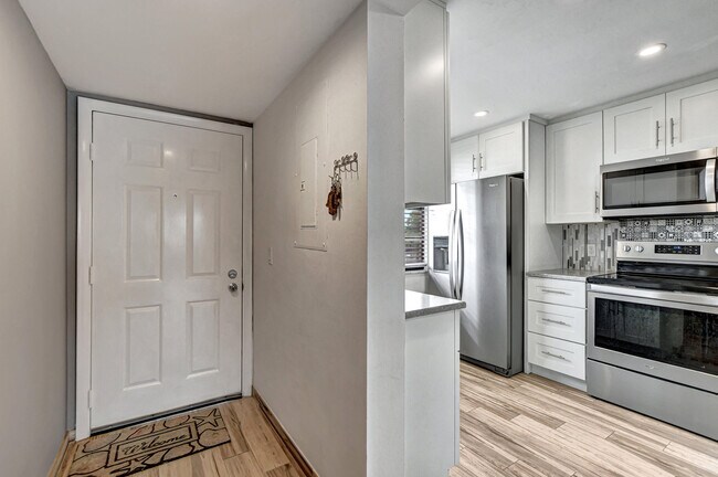 6025 Balboa Cir in Boca Raton, FL - Building Photo - Building Photo