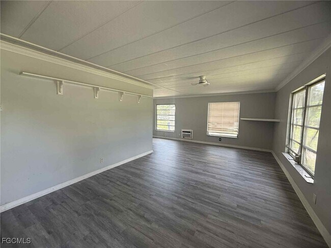 8281 Sevigny Dr in North Fort Myers, FL - Building Photo - Building Photo