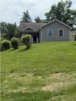 12 Picardy Pl in Hillsdale, MI - Building Photo
