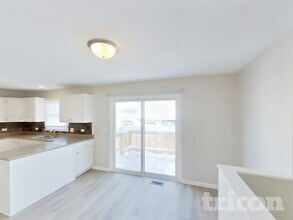 24882 W Forest Dr in Lake Villa, IL - Foto de edificio - Building Photo