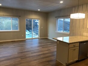 1358 SW Center St, Unit 1 in Pullman, WA - Building Photo - Building Photo