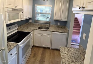 180 Turtle Lake Ct in Naples, FL - Building Photo - Building Photo