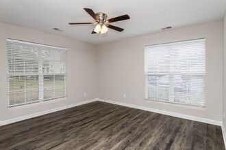 Diamond Townhomes in Beaufort, SC - Building Photo - Interior Photo