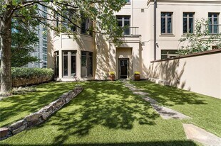 3376 Peachtree St NE in Atlanta, GA - Building Photo