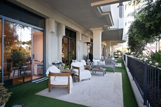 601 Lido Park Dr in Newport Beach, CA - Building Photo - Building Photo