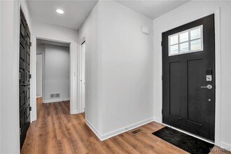 6 Rolling Woods Ln in Buffalo, NY - Building Photo - Building Photo