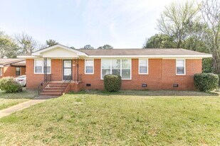 143 Morris St in Fort Valley, GA - Building Photo