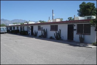 Lee in Tucson, AZ - Foto de edificio - Building Photo