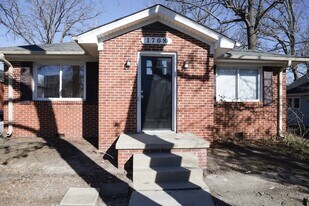 1708 Walker Ave, Unit 1708-B in Greensboro, NC - Building Photo