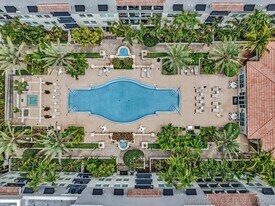 600 S Dixie Hwy in West Palm Beach, FL - Building Photo
