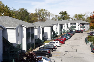 Stadium Crossing (Varsity Properties) in Bloomington, IN - Foto de edificio - Building Photo