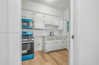 9160 NE 8th Ave in Miami Shores, FL - Foto de edificio - Building Photo