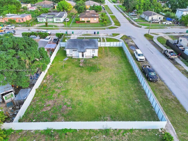 26540 SW 138th Ct in Homestead, FL - Building Photo - Building Photo