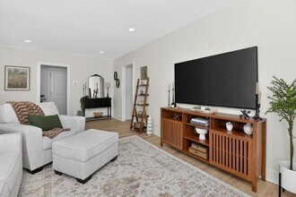 102 E 56th St in Westmont, IL - Building Photo - Building Photo