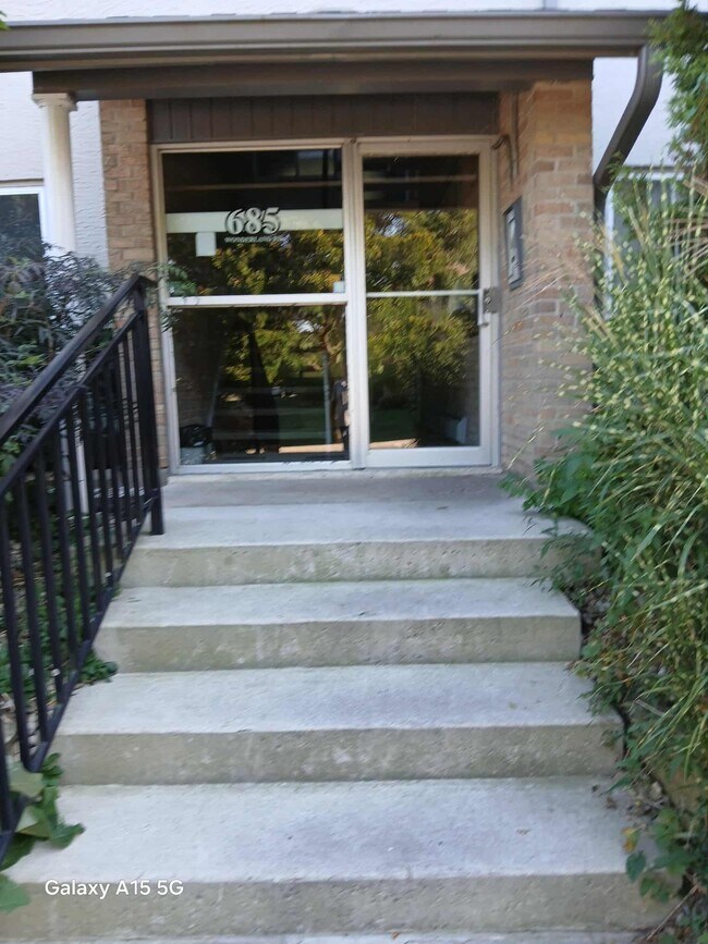 685 Wonderland Rd S in London, ON - Building Photo - Building Photo