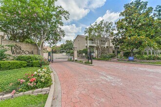 1860 White Oak Dr in Houston, TX - Building Photo - Building Photo