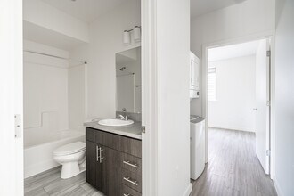 Savona Apartments in Portland, OR - Foto de edificio - Building Photo