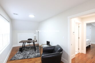 290 Riverside Ave, Unit 2 in Medford, MA - Building Photo - Building Photo